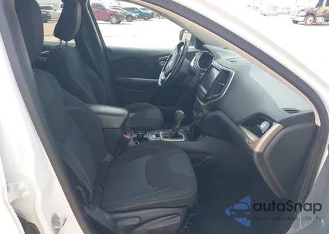 2016 Jeep Cherokee Latitude из США, поврежденный, VIN 1C4PJMCB1GW156720